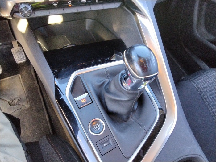 Peugeot 3008 BlueHDi 130 S&S Active Pack 96 kW (130 CV) Vehículo usado en Madrid Peugeot 3008 BlueHDi 130 S&S Active Pack 96 kW (130 CV) Vehículo usado en Madrid