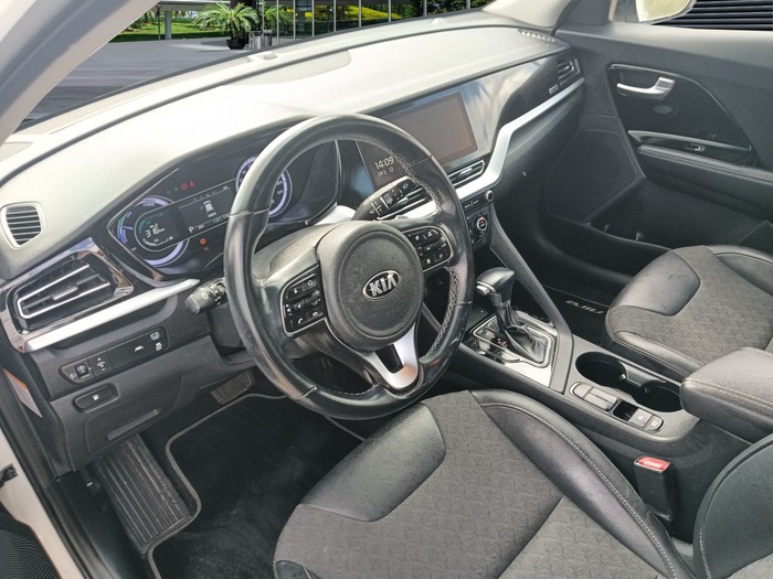 Kia Niro 1.6 GDi HEV Híbrido Drive 104 kW (141 CV) Vehículo usado en Madrid Kia Niro 1.6 GDi HEV Híbrido Drive 104 kW (141 CV) Vehículo usado en Madrid