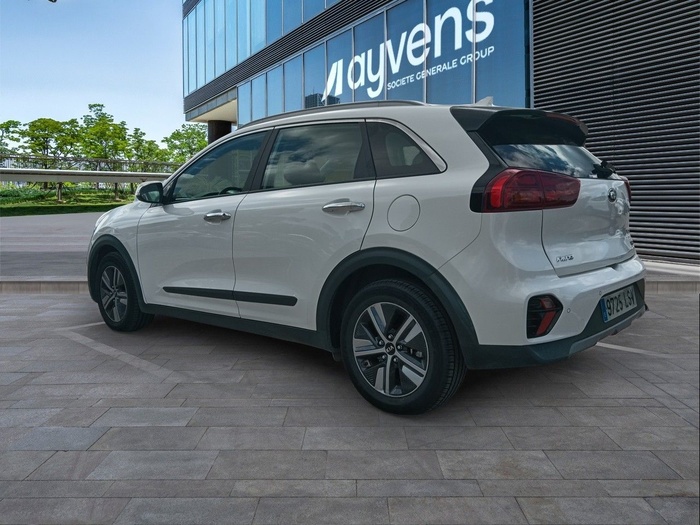 Kia Niro 1.6 GDi HEV Híbrido Drive 104 kW (141 CV) Vehículo usado en Madrid Kia Niro 1.6 GDi HEV Híbrido Drive 104 kW (141 CV) Vehículo usado en Madrid