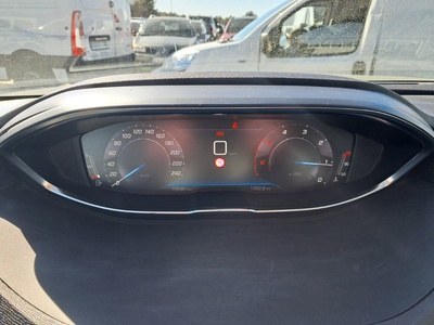 Peugeot 3008 BlueHDi 130 S&S Active Pack 96 kW (130 CV) 14 Peugeot 3008 BlueHDi 130 S&S Active Pack 96 kW (130 CV) 14