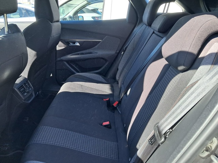 Peugeot 3008 BlueHDi 130 S&S Active Pack 96 kW (130 CV) Vehículo usado en Madrid Peugeot 3008 BlueHDi 130 S&S Active Pack 96 kW (130 CV) Vehículo usado en Madrid