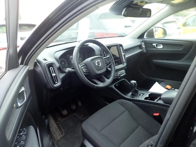 Volvo XC40 T2 Momentum Core 95 kW (129 CV) 5 Volvo XC40 T2 Momentum Core 95 kW (129 CV) 5