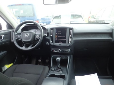 Volvo XC40 T2 Momentum Core 95 kW (129 CV) 8 Volvo XC40 T2 Momentum Core 95 kW (129 CV) 8