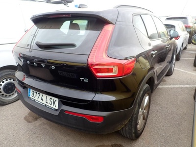 Volvo XC40 T2 Momentum Core 95 kW (129 CV) 3 Volvo XC40 T2 Momentum Core 95 kW (129 CV) 3