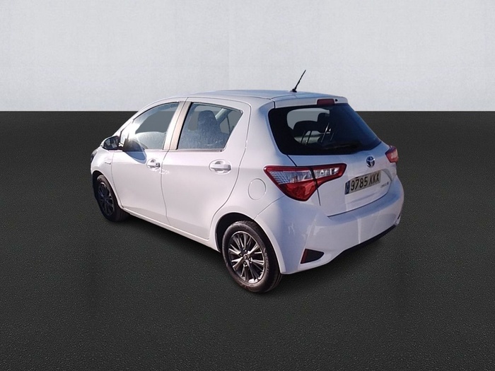 Toyota Yaris 1.5 100H Active 74 kW (100 CV) Vehículo usado en Madrid Toyota Yaris 1.5 100H Active 74 kW (100 CV) Vehículo usado en Madrid