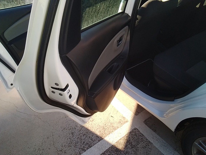 Toyota Yaris 1.5 100H Active 74 kW (100 CV) Vehículo usado en Madrid Toyota Yaris 1.5 100H Active 74 kW (100 CV) Vehículo usado en Madrid