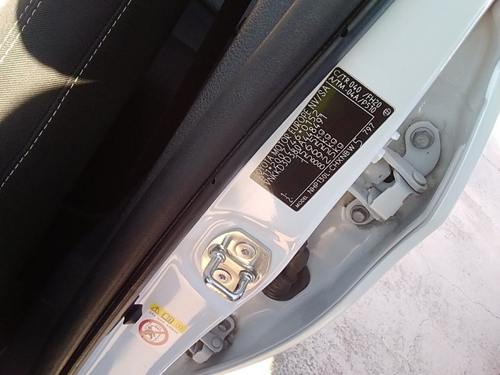 Toyota Yaris 1.5 100H Active 74 kW (100 CV) Vehículo usado en Madrid Toyota Yaris 1.5 100H Active 74 kW (100 CV) Vehículo usado en Madrid