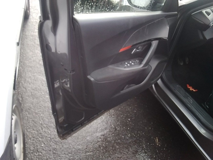 Peugeot 2008 BlueHDi 110 S&S Active Pack 81 kW (110 CV) Vehículo usado en Madrid Peugeot 2008 BlueHDi 110 S&S Active Pack 81 kW (110 CV) Vehículo usado en Madrid