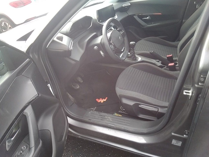 Peugeot 2008 BlueHDi 110 S&S Active Pack 81 kW (110 CV) Vehículo usado en Madrid Peugeot 2008 BlueHDi 110 S&S Active Pack 81 kW (110 CV) Vehículo usado en Madrid