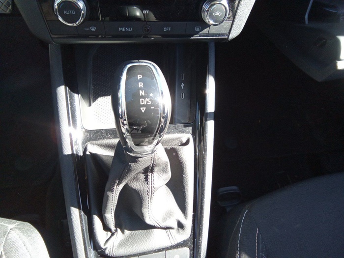 Skoda Kamiq 1.0 TSI Ambition DSG 81 kW (110 CV) Vehículo usado en Madrid Skoda Kamiq 1.0 TSI Ambition DSG 81 kW (110 CV) Vehículo usado en Madrid