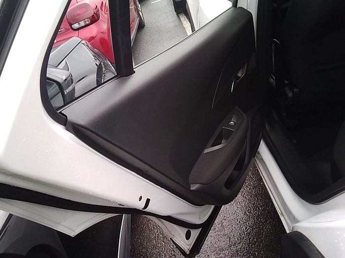 Peugeot 2008 BlueHDi 110 S&S Active Pack 81 kW (110 CV) Vehículo usado en Madrid Peugeot 2008 BlueHDi 110 S&S Active Pack 81 kW (110 CV) Vehículo usado en Madrid