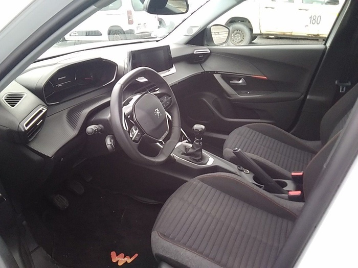 Peugeot 2008 BlueHDi 110 S&S Active Pack 81 kW (110 CV) Vehículo usado en Madrid Peugeot 2008 BlueHDi 110 S&S Active Pack 81 kW (110 CV) Vehículo usado en Madrid