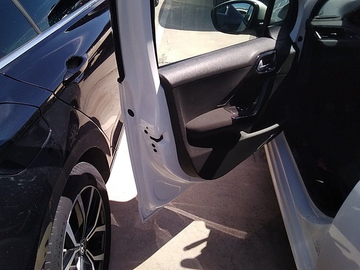 Peugeot 208 PureTech 82 S&S Active 60 kW (82 CV) Vehículo usado en Madrid Peugeot 208 PureTech 82 S&S Active 60 kW (82 CV) Vehículo usado en Madrid