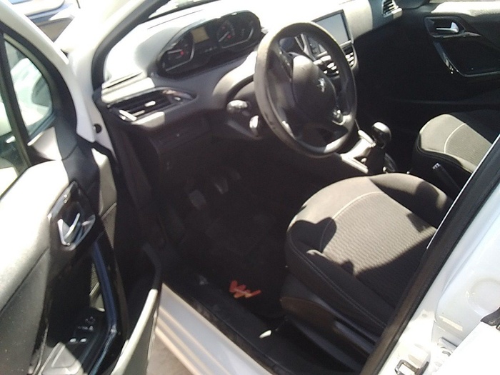 Peugeot 208 PureTech 82 S&S Active 60 kW (82 CV) Vehículo usado en Madrid Peugeot 208 PureTech 82 S&S Active 60 kW (82 CV) Vehículo usado en Madrid