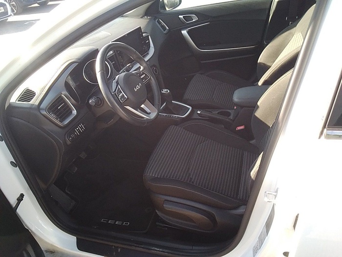 Kia Ceed 1.0 T-GDI Drive 74 kW (100 CV) Vehículo usado en Madrid Kia Ceed 1.0 T-GDI Drive 74 kW (100 CV) Vehículo usado en Madrid