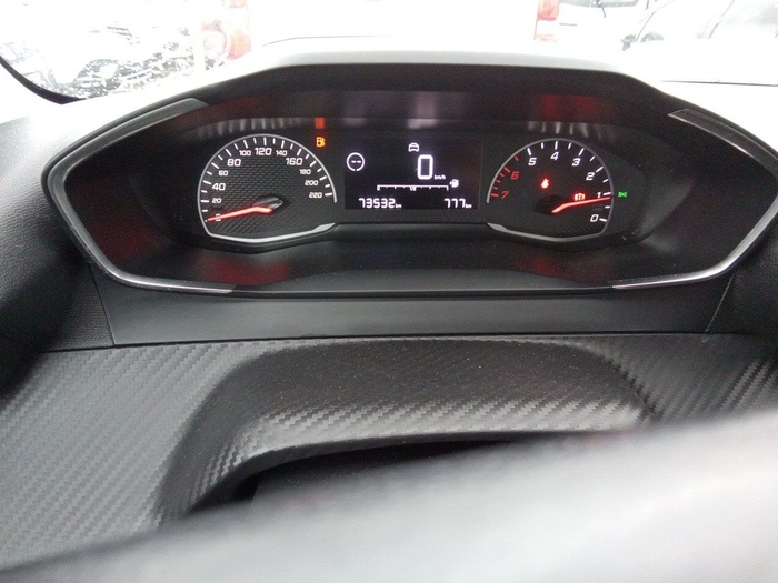 Peugeot 208 BlueHDi 100 Active 75 kW (100 CV) Vehículo usado en Madrid Peugeot 208 BlueHDi 100 Active 75 kW (100 CV) Vehículo usado en Madrid