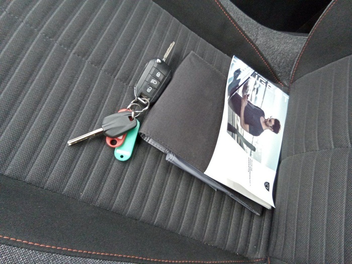 Peugeot 208 BlueHDi 100 Active 75 kW (100 CV) Vehículo usado en Madrid Peugeot 208 BlueHDi 100 Active 75 kW (100 CV) Vehículo usado en Madrid