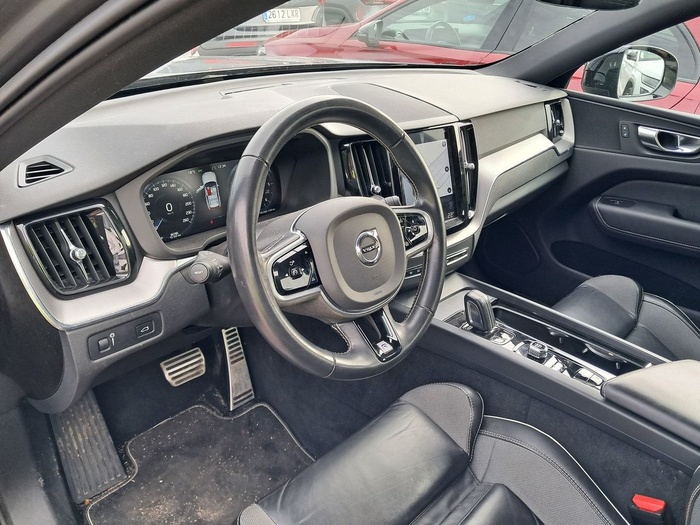 Volvo XC60 B4 D R-Design AWD Auto 145 kW (197 CV) Vehículo usado en Madrid Volvo XC60 B4 D R-Design AWD Auto 145 kW (197 CV) Vehículo usado en Madrid