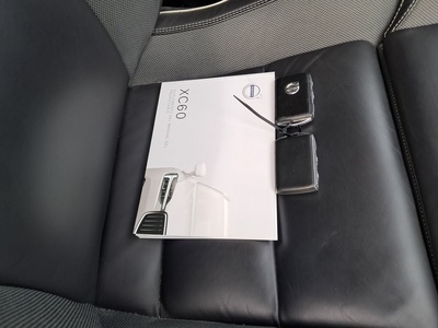 Volvo XC60 B4 D R-Design AWD Auto 145 kW (197 CV) 9 Volvo XC60 B4 D R-Design AWD Auto 145 kW (197 CV) 9