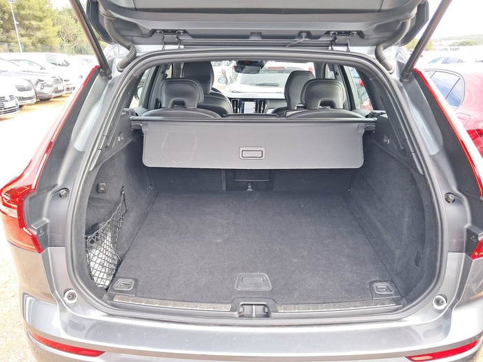 Volvo XC60 B4 D R-Design AWD Auto 145 kW (197 CV) Vehículo usado en Madrid Volvo XC60 B4 D R-Design AWD Auto 145 kW (197 CV) Vehículo usado en Madrid