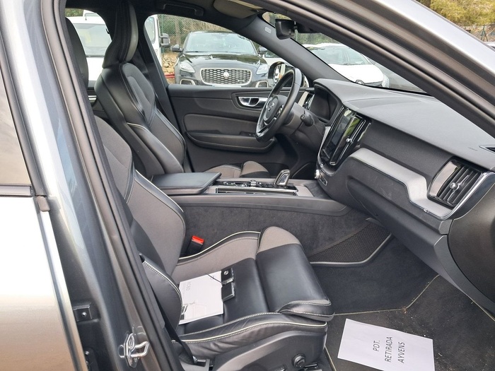 Volvo XC60 B4 D R-Design AWD Auto 145 kW (197 CV) Vehículo usado en Madrid Volvo XC60 B4 D R-Design AWD Auto 145 kW (197 CV) Vehículo usado en Madrid