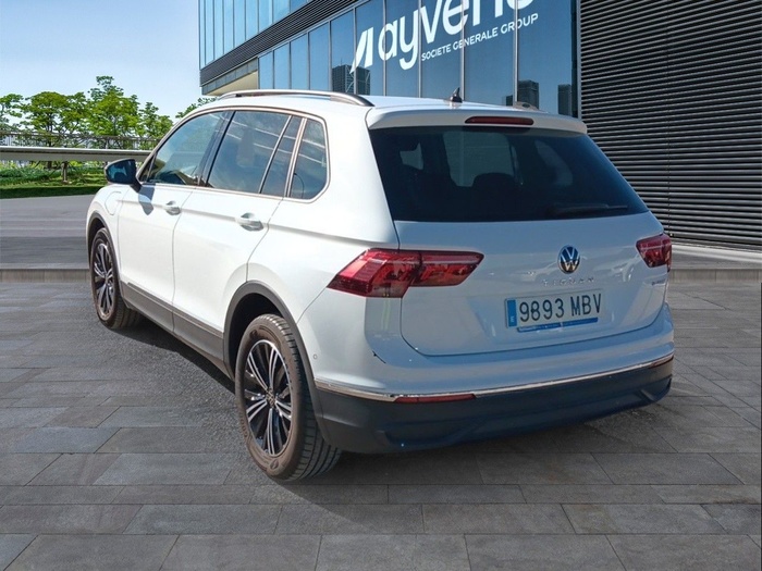 Volkswagen Tiguan Life 1.4 TSI eHybrid 180 kW (245 CV) DSG Vehículo usado en Madrid Volkswagen Tiguan Life 1.4 TSI eHybrid 180 kW (245 CV) DSG Vehículo usado en Madrid