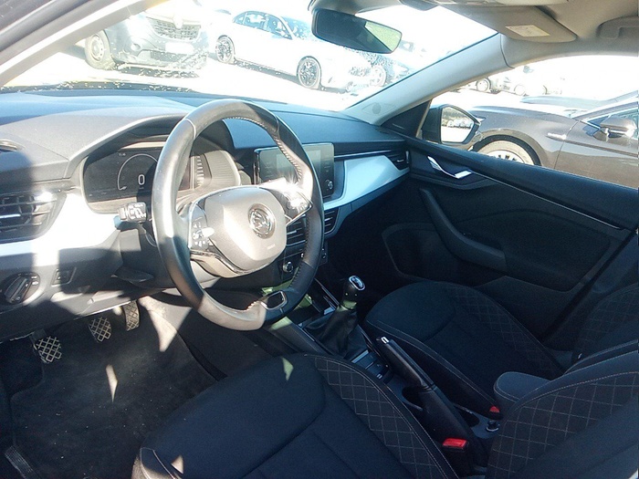 Skoda Kamiq 1.0 TSI Emotion 81 kW (110 CV) Vehículo usado en Madrid Skoda Kamiq 1.0 TSI Emotion 81 kW (110 CV) Vehículo usado en Madrid