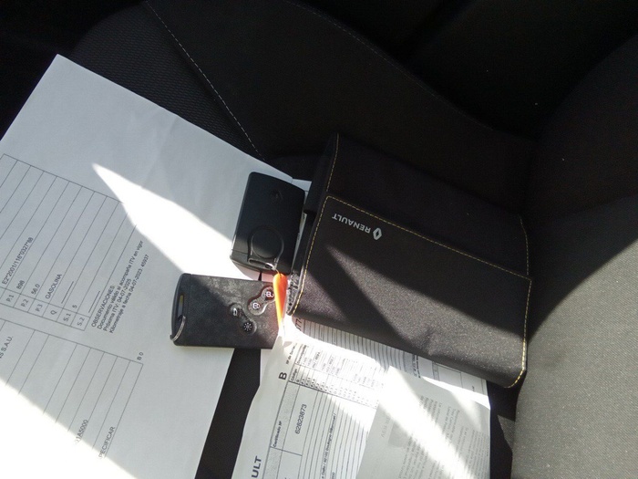 Renault Clio Business TCe 55 kW (75 CV) Vehículo usado en Madrid Renault Clio Business TCe 55 kW (75 CV) Vehículo usado en Madrid