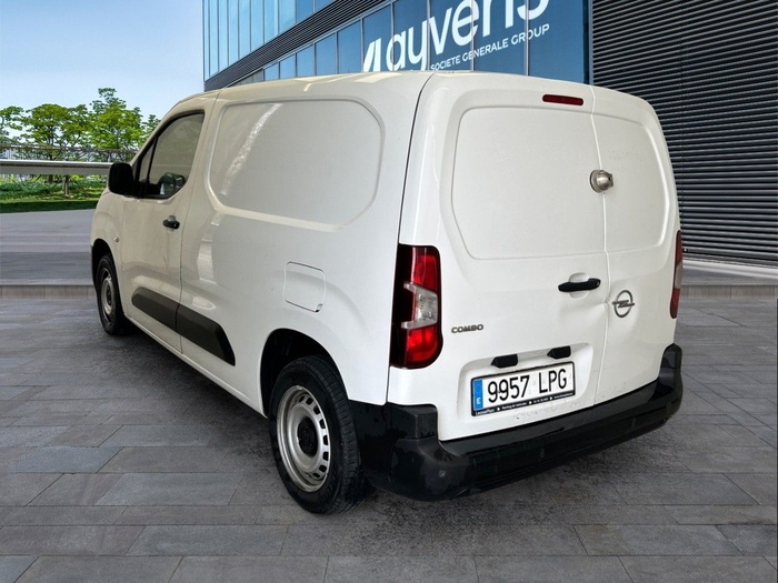 Opel Combo Furgon 1.5 TD Express L H1 75 kW (102 CV) Vehículo usado en Madrid Opel Combo Furgon 1.5 TD Express L H1 75 kW (102 CV) Vehículo usado en Madrid