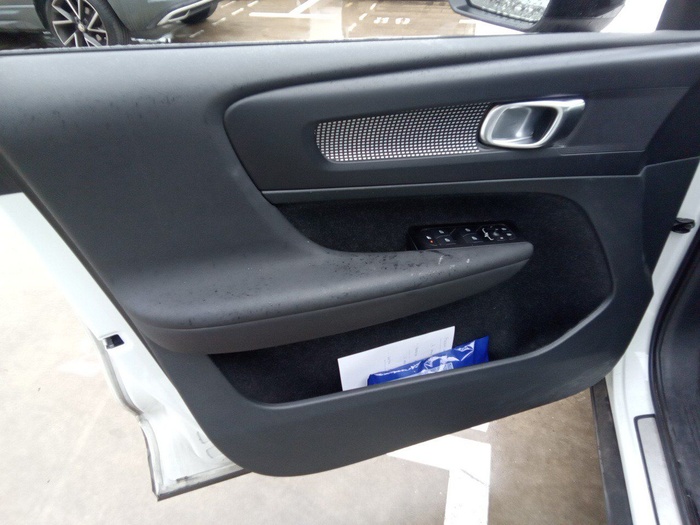 Volvo XC40 T5 Twin Recharge R-Design Auto 193 kW (262 CV) Vehículo usado en Madrid Volvo XC40 T5 Twin Recharge R-Design Auto 193 kW (262 CV) Vehículo usado en Madrid