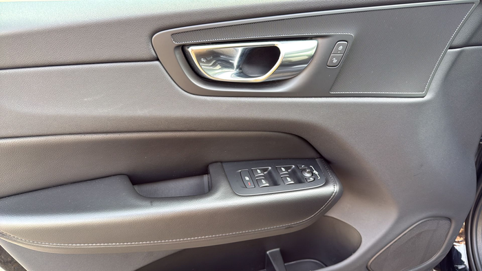 Volvo XC60 T6 Recharge Inscription Expression AWD Auto 250 kW (340 CV) Vehículo usado en Madrid Volvo XC60 T6 Recharge Inscription Expression AWD Auto 250 kW (340 CV) Vehículo usado en Madrid