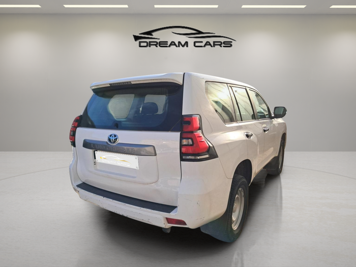 Toyota Land Cruiser 2.8 D-4D GX 150 kW (204 CV) Vehículo usado en Madrid Toyota Land Cruiser 2.8 D-4D GX 150 kW (204 CV) Vehículo usado en Madrid