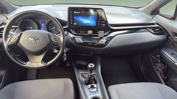 Toyota C-HR 1.2 85 kW (116 CV) Vehículo usado en Madrid Toyota C-HR 1.2 85 kW (116 CV) Vehículo usado en Madrid