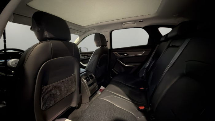 Jaguar F-PACE 2.0D l4 MHEV SE AWD Auto 150 kW (204 CV) Vehículo usado en Madrid Jaguar F-PACE 2.0D l4 MHEV SE AWD Auto 150 kW (204 CV) Vehículo usado en Madrid