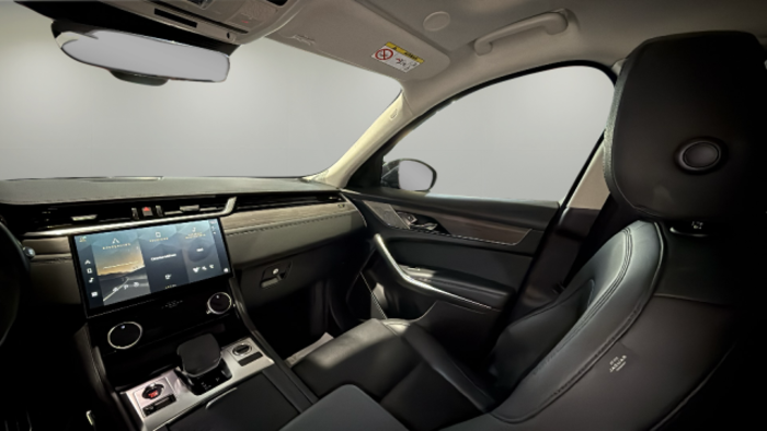 Jaguar F-PACE 2.0D l4 MHEV SE AWD Auto 150 kW (204 CV) Vehículo usado en Madrid Jaguar F-PACE 2.0D l4 MHEV SE AWD Auto 150 kW (204 CV) Vehículo usado en Madrid