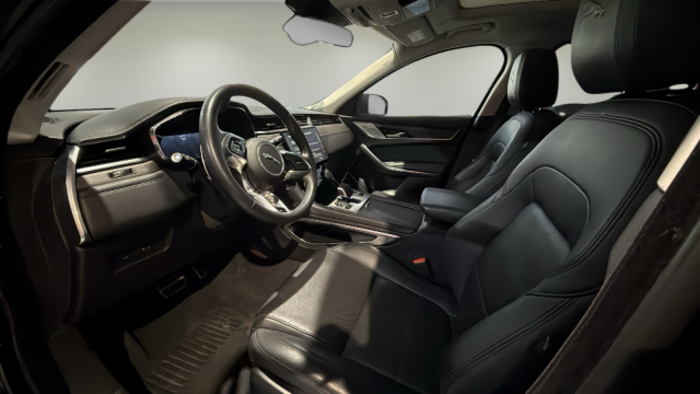 Jaguar F-PACE 2.0D l4 MHEV SE AWD Auto 150 kW (204 CV) Vehículo usado en Madrid Jaguar F-PACE 2.0D l4 MHEV SE AWD Auto 150 kW (204 CV) Vehículo usado en Madrid