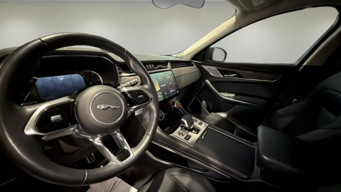 Jaguar F-PACE 2.0D l4 MHEV SE AWD Auto 150 kW (204 CV) Vehículo usado en Madrid Jaguar F-PACE 2.0D l4 MHEV SE AWD Auto 150 kW (204 CV) Vehículo usado en Madrid