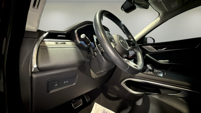 Jaguar F-PACE 2.0D l4 MHEV SE AWD Auto 150 kW (204 CV) Vehículo usado en Madrid Jaguar F-PACE 2.0D l4 MHEV SE AWD Auto 150 kW (204 CV) Vehículo usado en Madrid