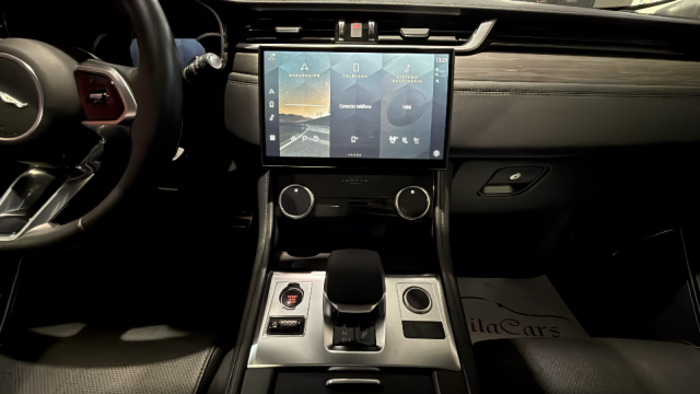 Jaguar F-PACE 2.0D l4 MHEV SE AWD Auto 150 kW (204 CV) Vehículo usado en Madrid Jaguar F-PACE 2.0D l4 MHEV SE AWD Auto 150 kW (204 CV) Vehículo usado en Madrid