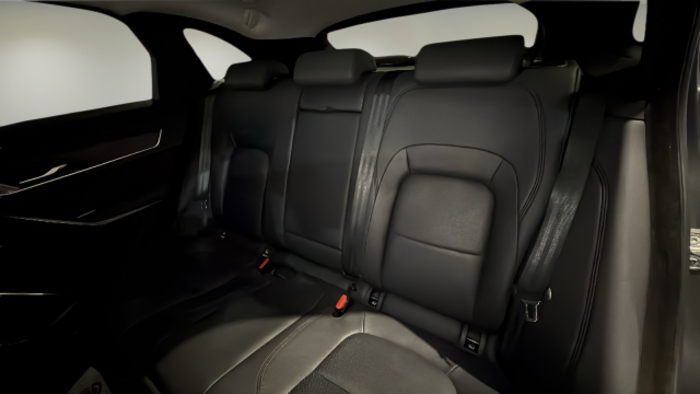 Jaguar F-PACE 2.0D l4 MHEV SE AWD Auto 150 kW (204 CV) Vehículo usado en Madrid Jaguar F-PACE 2.0D l4 MHEV SE AWD Auto 150 kW (204 CV) Vehículo usado en Madrid