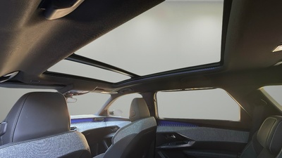 Peugeot 5008 Hybrid 1.2 GT eDCS6 100 kW (136 CV) 10 Peugeot 5008 Hybrid 1.2 GT eDCS6 100 kW (136 CV) 10