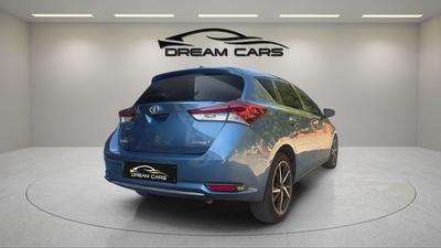 Toyota Auris 140H Hybrid Business 100 kW (136 CV) 6 Toyota Auris 140H Hybrid Business 100 kW (136 CV) 6