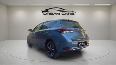 Toyota Auris 140H Hybrid Business 100 kW (136 CV) 4 Toyota Auris 140H Hybrid Business 100 kW (136 CV) 4