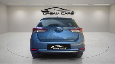 Toyota Auris 140H Hybrid Business 100 kW (136 CV) 5 Toyota Auris 140H Hybrid Business 100 kW (136 CV) 5