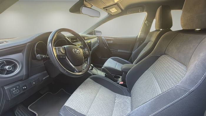 Toyota Auris 140H Hybrid Business 100 kW (136 CV) Vehículo usado en Madrid Toyota Auris 140H Hybrid Business 100 kW (136 CV) Vehículo usado en Madrid