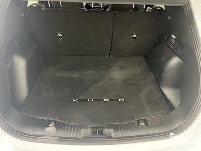 Ford Kuga 2.5 Duratec PHEV ST-Line Auto 165 kW (225 CV) 7 Ford Kuga 2.5 Duratec PHEV ST-Line Auto 165 kW (225 CV) 7