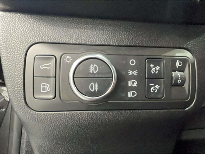 Ford Kuga 2.5 Duratec PHEV ST-Line X Auto 165 kW (225 CV) 13 Ford Kuga 2.5 Duratec PHEV ST-Line X Auto 165 kW (225 CV) 13