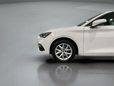 SEAT León 1.0 eTSI S&S Style 25 Aniversario DSG-7 81 kW (110 CV) 6 SEAT León 1.0 eTSI S&S Style 25 Aniversario DSG-7 81 kW (110 CV) 6