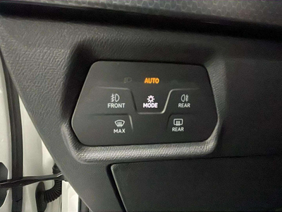 SEAT León 1.0 eTSI S&S Style 25 Aniversario DSG-7 81 kW (110 CV) 13 SEAT León 1.0 eTSI S&S Style 25 Aniversario DSG-7 81 kW (110 CV) 13