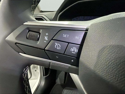 SEAT León 1.0 eTSI S&S Style 25 Aniversario DSG-7 81 kW (110 CV) 14 SEAT León 1.0 eTSI S&S Style 25 Aniversario DSG-7 81 kW (110 CV) 14